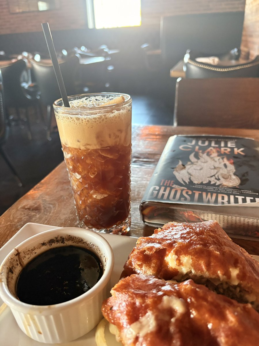 Multi_Cedric's tweet photo. I did some reading and had a very interesting boozy coffee drink. It wasn’t very strong it was kind of weak 😂 but it still tasted good though. https://t.co/rwOYPEGgID