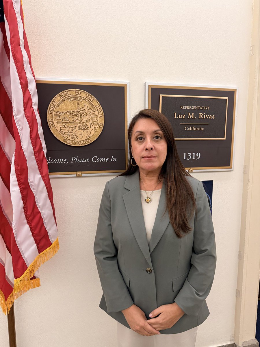 RepLuzRivas's tweet photo. I wear green in support of Mental Illness Awareness Week.
 
Mental health struggles impact 1 in 4 people in the U.S. In Congress, I am working with my colleagues on bills that support and expand mental health resources for all.
 
If you are struggling, know that you’re not alone. Call, text, or chat 988 if you are experiencing a mental health crisis. Help is available.