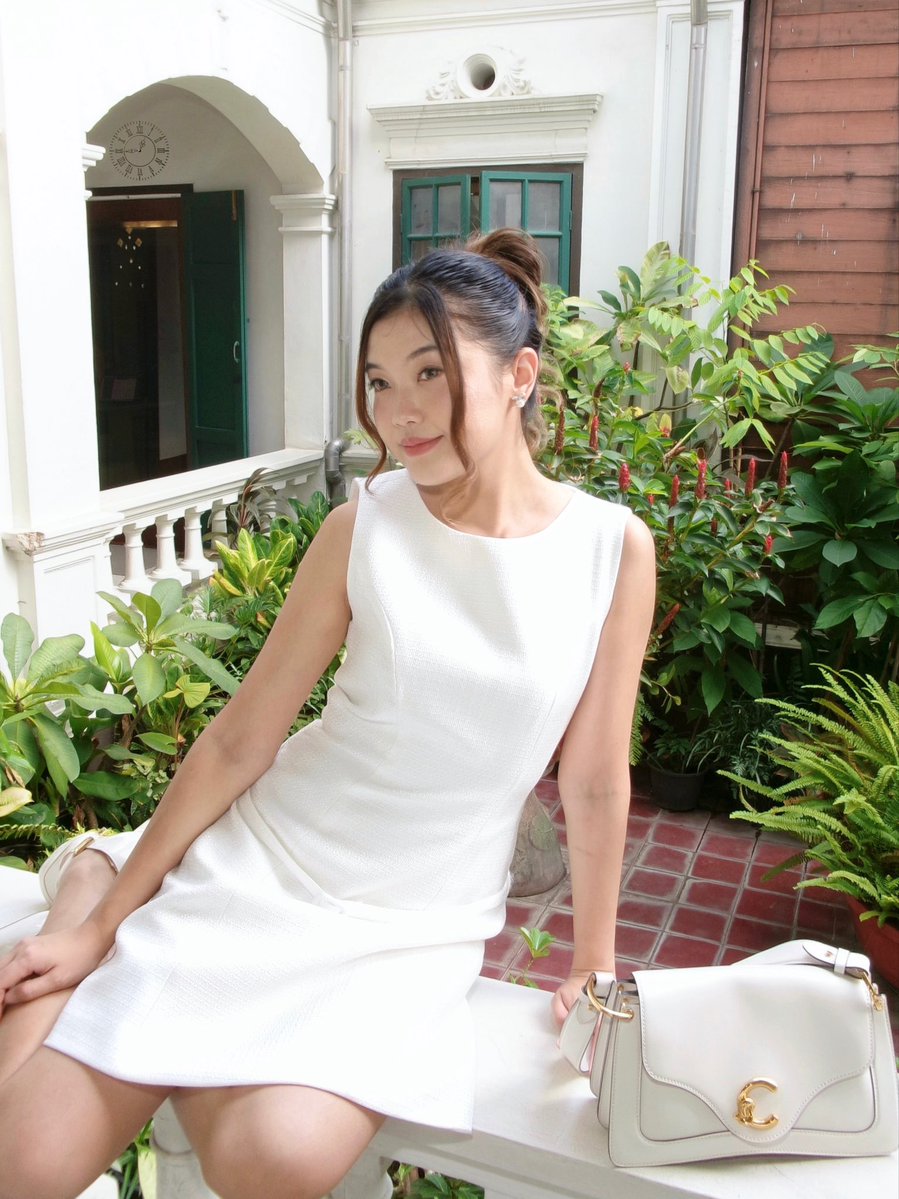 RibbinGirlster's tweet photo. Na Café at Bangkok 1899
คาเฟ่ในบ้านโบราณ อายุร้อยกว่าปี
สไตล์โคโลเนียลคลาสสิก ให้ความย้อนยุค
บรรยากาศร่มรื่น สงบ วิวสวน แสงสวย
เหมาะกับการมานั่งดื่มกาแฟคุณภาพ ทอดอารมณ์ 
อ่านหนังสือ หรือสัมผัสงานศิลป์ 🤍
📍พิกัด :: ถ.นครสวรรค์ ย่านนางเลิ้ง กรุงเทพ
#Cafe https://t.co/2bZaSJ5zZS