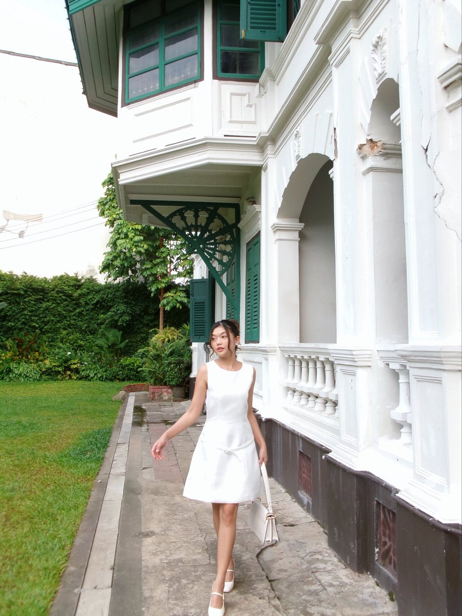 RibbinGirlster's tweet photo. Na Café at Bangkok 1899
คาเฟ่ในบ้านโบราณ อายุร้อยกว่าปี
สไตล์โคโลเนียลคลาสสิก ให้ความย้อนยุค
บรรยากาศร่มรื่น สงบ วิวสวน แสงสวย
เหมาะกับการมานั่งดื่มกาแฟคุณภาพ ทอดอารมณ์ 
อ่านหนังสือ หรือสัมผัสงานศิลป์ 🤍
📍พิกัด :: ถ.นครสวรรค์ ย่านนางเลิ้ง กรุงเทพ
#Cafe https://t.co/2bZaSJ5zZS
