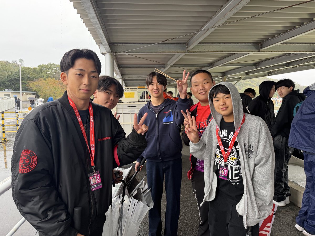 zegrace86's tweet photo. FDJシリーズを走るキッズ達。
普段は本当に子供なので、トップドライバーには見えないあどけなさがあります😆

カワイイけど走りはエグい🤣

一般のお客様は気付いてないけど、サイン貰い放題なんやな〜🤣 https://t.co/aJsFZedoye