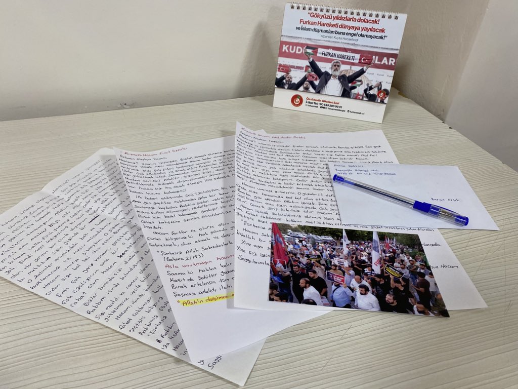 Hasankoktepe2's tweet photo. Kelimelerim satırlara sığmadı... Her satıra bir cümle, her cümleye bir his bıraktım. Ama ne yazarsam yazayım, içimdeki hüznü ve söylemek istediklerimi anlatmaya yetmedi. Bazı duygular vardır; kaleme dökülür ama satırlara sığmaz.

#Furkankardeşliği
@mektupyaziyorum https://t.co/P83KHePglN