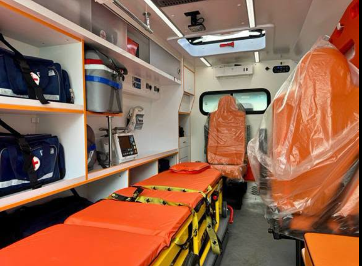 MINSAPCuba's tweet photo. 🇷🇺🤝🇨🇺Cuba recibe ambulancias donadas por San Petersburgo 
🚑3 ambulancias neonatales del SIUM, cedidas por San Petersburgo, llegan para fortalecer la salud materno-infantil en Santiago, Matanzas y La Habana. 

📍La entrega se realizó en el Hospital "Ramón González Coro". https://t.co/Fy3d0OtUJ7