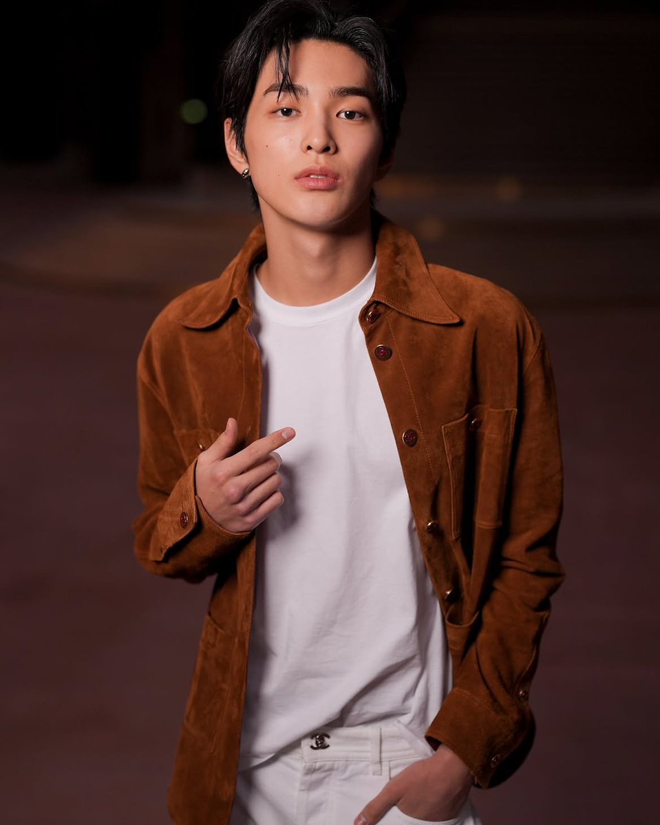 zhaoyufancokr's tweet photo. #KEONHO at the Chanel Womenʼs Spring/Summer 2027 show! https://t.co/bYX0t1g9dm