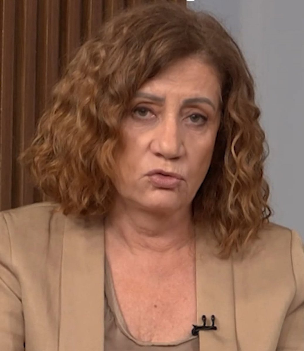 Roberto83012781's tweet photo. Miriam Leitão e Malu Gaspar trabalham na mesma empresa. Porém, enquanto Malu Gaspar é vista por muitos telespectadores como paradigma de caráter, ética e profissionalismo, a sua colega Miriam Leitão é sinônimo da indecência, da patifaria e da militância esquerdista. https://t.co/HM1ET2ewNN