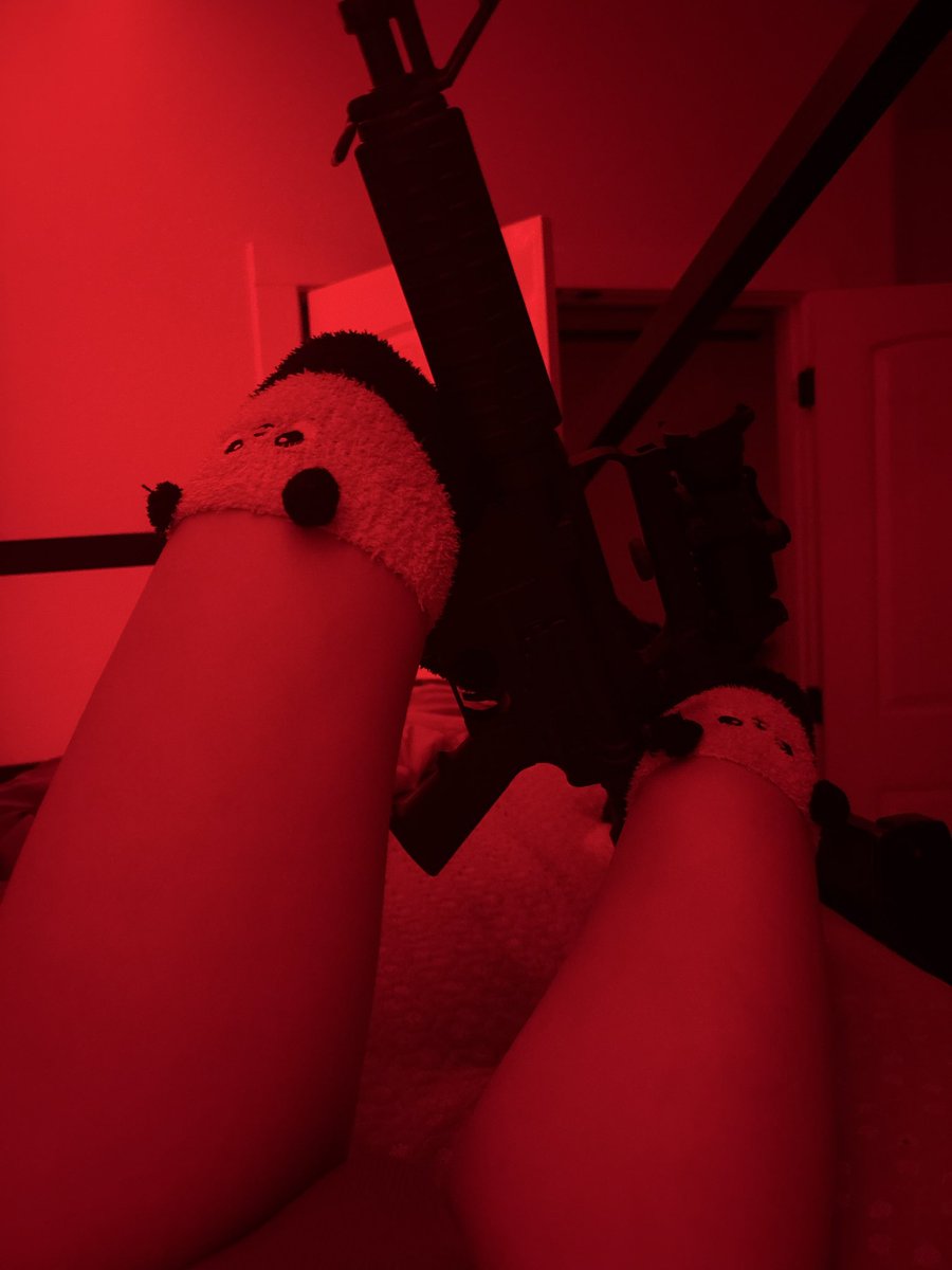 liam36128's tweet photo. Sooo what do we think about thighs and guns? :3 https://t.co/B3yGwWi6y3