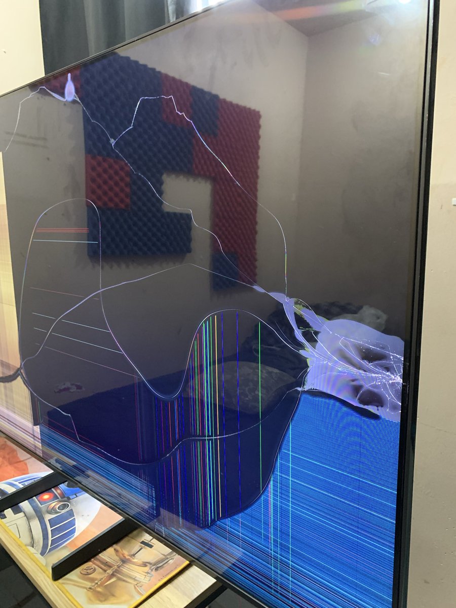 Hbochapa74's tweet photo. @RicardoBSalinas Enserio ayudeme a que me hagan el reembolso de una tv comprada en total shop ya van desde el dia exacto que me llego el 30 de septiembre que la reporte porque llego dañada me pidieron fotos respuesta de 72 hrs el dia viernes me pidieron mas fotos y hoy mas fotos enserio ayuda ! https://t.co/CAl5LQHGKY