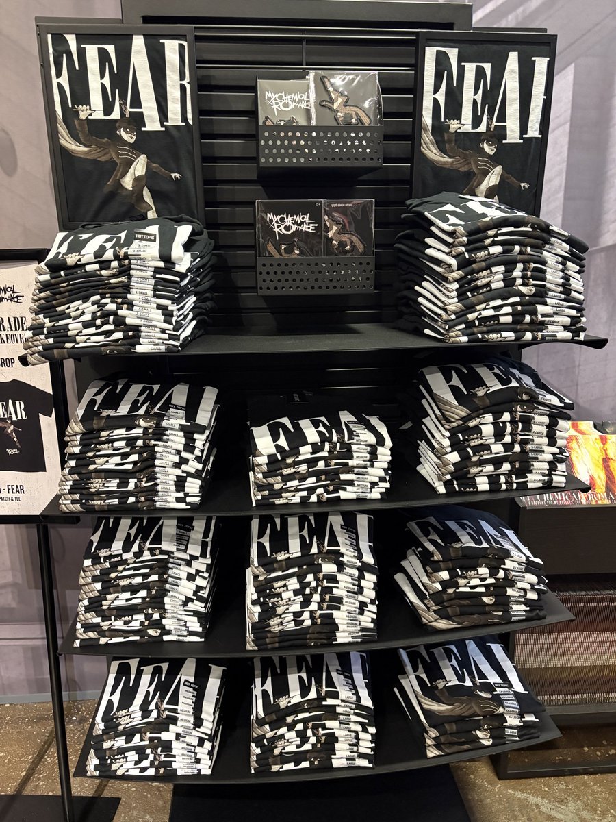 MCRmy__ARG's tweet photo. El merch especial de la semana en el pop-up de Hot Toppic es Fear! Así que sí, muchos adivinaron la figura volando de la historia que ayer subió MyChem

Via @k_sci_janitor https://t.co/F2uFiFXtJD