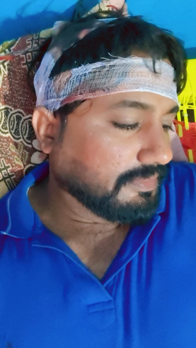 ARMYLOVER1431's tweet photo. @SZahra514  
صاحبہ آپ کا بہت  شکریہ آپ نے سید حیدر شاہ پر قاتلانہ حملے کا فوری نوٹس لیا مختلف افسران سے رابط کر کے ملزمان کی گرفتاری کا مطالبہ کیا سید حیدر شاہ سندھ ناتھن شاہ کا رہائشی ہے وزیر اعلیٰ پنجاب مریم نواز صاحبہ سے ملاقات کے بعد اج گھر آیا جہاں اس پر قاتلانہ حملہ ہوا ہے https://t.co/EwHfot4RsH