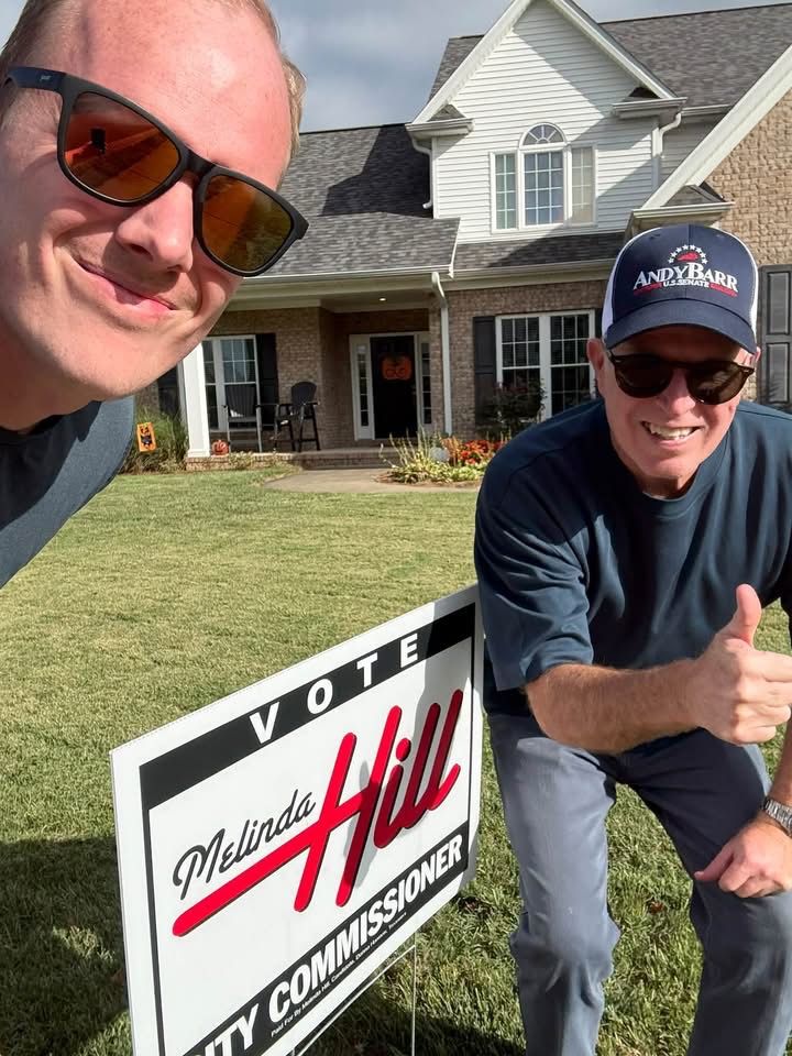 WarrenGOP's tweet photo. These are some good SIGNS that Warren County/Bowling Green is ready for November 3. For full state of TRUSTED Republican candidates check out the website: https://t.co/rv79htQfsi. #CommonSenseOverCrazy #WarrenKYGOP https://t.co/MUVjQG2TyA