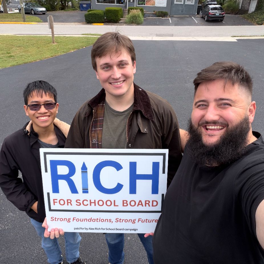 WarrenGOP's tweet photo. These are some good SIGNS that Warren County/Bowling Green is ready for November 3. For full state of TRUSTED Republican candidates check out the website: https://t.co/rv79htQfsi. #CommonSenseOverCrazy #WarrenKYGOP https://t.co/MUVjQG2TyA