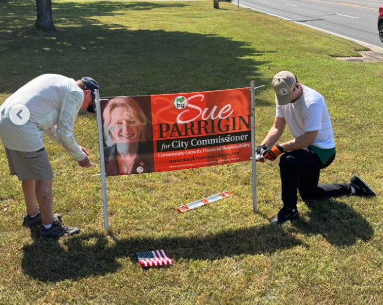 WarrenGOP's tweet photo. These are some good SIGNS that Warren County/Bowling Green is ready for November 3. For full state of TRUSTED Republican candidates check out the website: https://t.co/rv79htQfsi. #CommonSenseOverCrazy #WarrenKYGOP https://t.co/MUVjQG2TyA