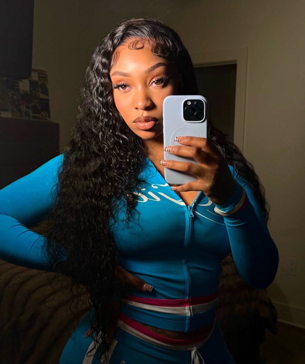 Biglesh1g's tweet photo. Face Pretty,curves on 99.99% https://t.co/CBt0KxG7YL