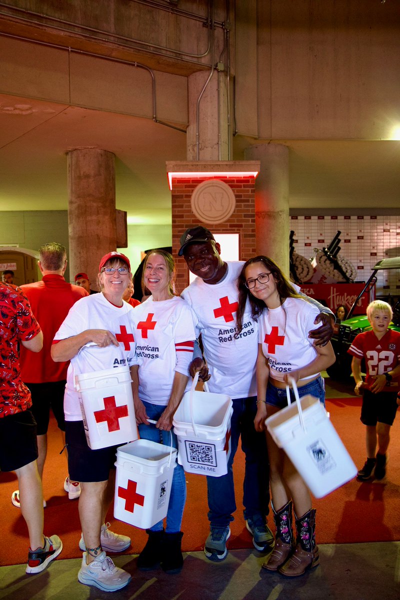 neiaredcross's tweet photo. Special thanks to the volunteers who joined our pass-the-bucket event at the #Husker game on Saturday! Also, thank you to @UNLincoln for their support and continued partnership. https://t.co/rM7DNsqEAM