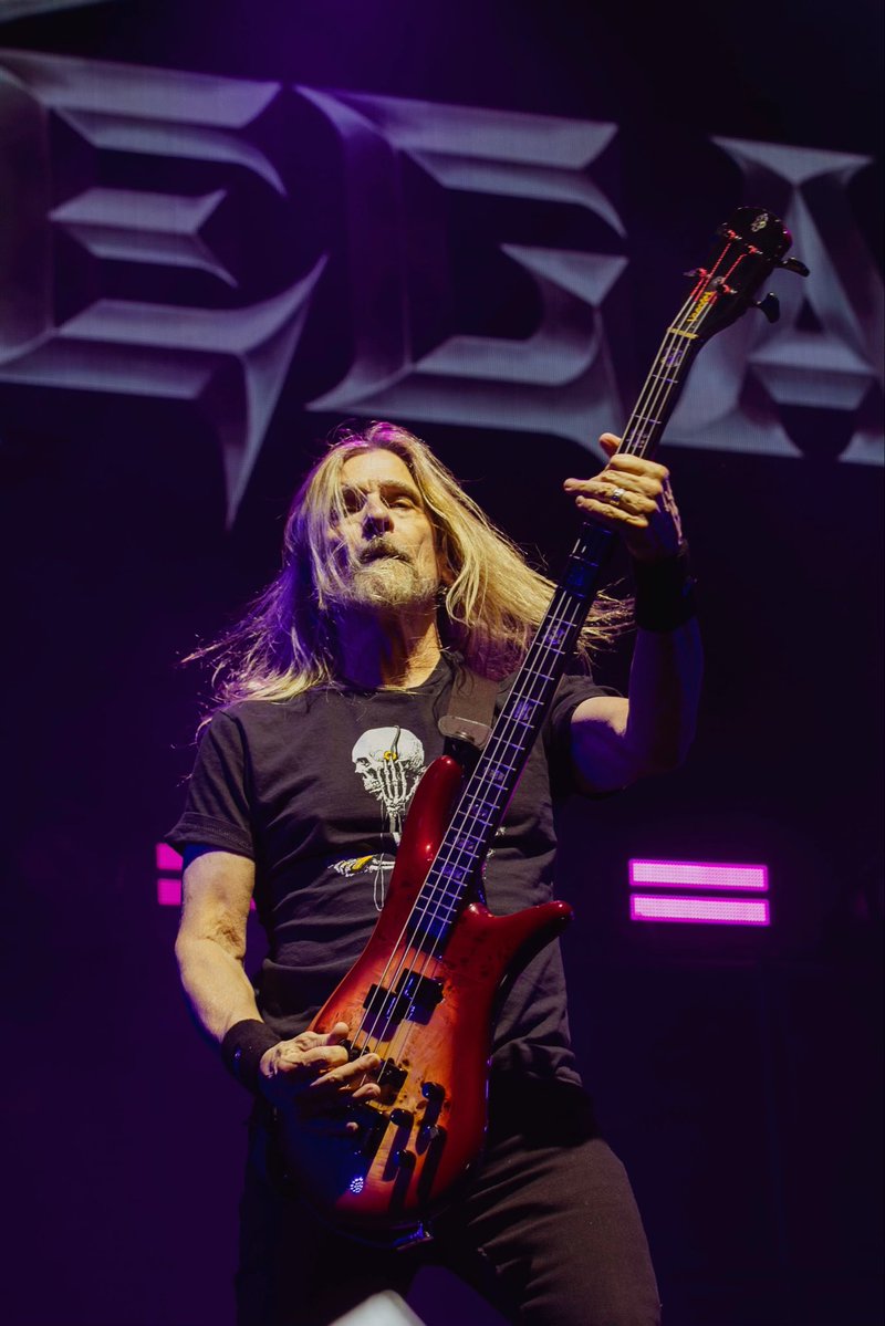 Megadeth's tweet photo. Busan, you brought the noise. 🇰🇷 What was your favorite moment from the show? 📸 @CameronNunez https://t.co/V7xo9SgDS4