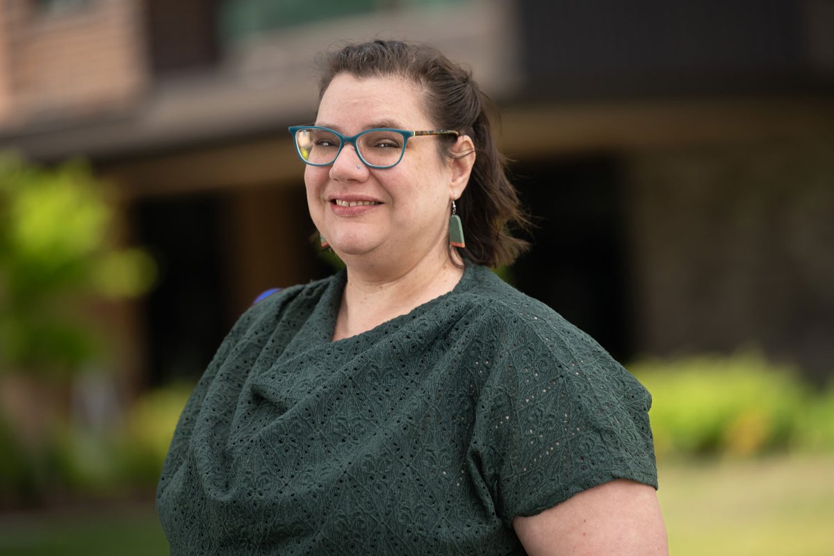 UWBothell's tweet photo. Dr. Becca Price receives recognition as an “outstanding educator and leader whose contributions have strengthened teaching and learning across UW and beyond.” 

Read the story: https://t.co/VDQ6EPZ7nW https://t.co/uehg43MtvY