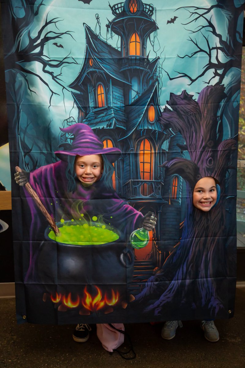 GSSEM's tweet photo. 🎃 The countdown to Halloween fun is ON! 👻

Make your way to Camp Hawthorn Hollow on October 17 for a night of tricks, treats and Girl Scout fun at Trunk-or-Treat! 🍬🕷️

Don't miss the Halloween fun at Camp Hawthorn Hollow! REGISTER NOW: https://t.co/pl01ogZZFL https://t.co/O2r3yHa6p3