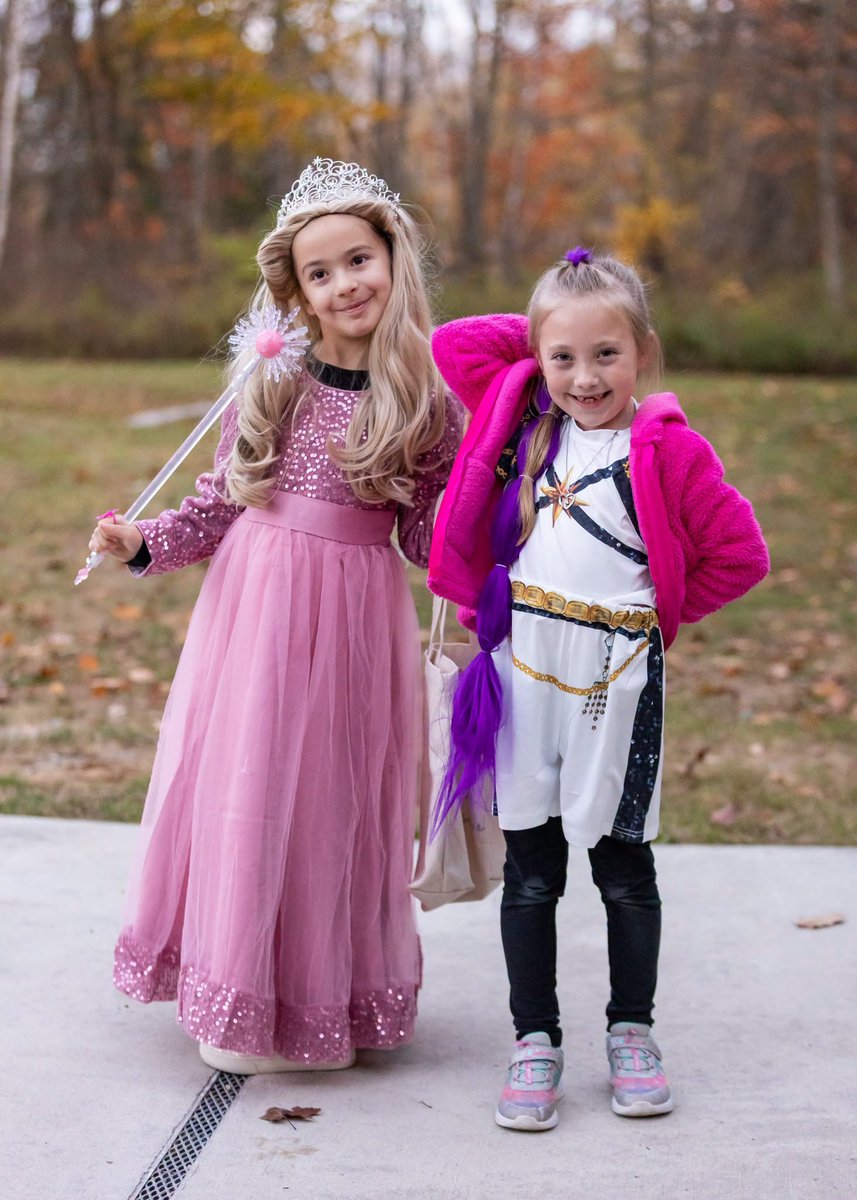 GSSEM's tweet photo. 🎃 The countdown to Halloween fun is ON! 👻

Make your way to Camp Hawthorn Hollow on October 17 for a night of tricks, treats and Girl Scout fun at Trunk-or-Treat! 🍬🕷️

Don't miss the Halloween fun at Camp Hawthorn Hollow! REGISTER NOW: https://t.co/pl01ogZZFL https://t.co/O2r3yHa6p3