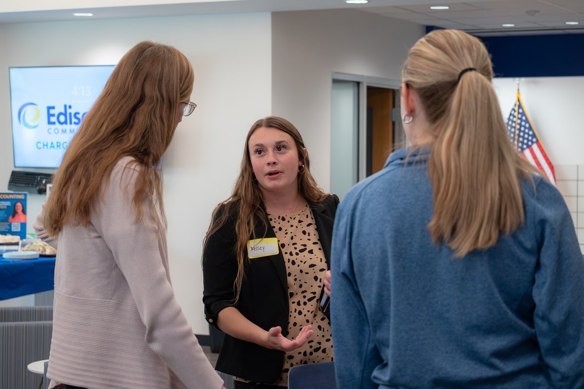 EdisonOhio's tweet photo. Area employers recently joined our second-year accounting students for an hour-long job fair, with intentional conversation and networking. We’re proud of the connections made and grateful for the employers who invested their time in our students’ futures. https://t.co/KAqsAXqOB3