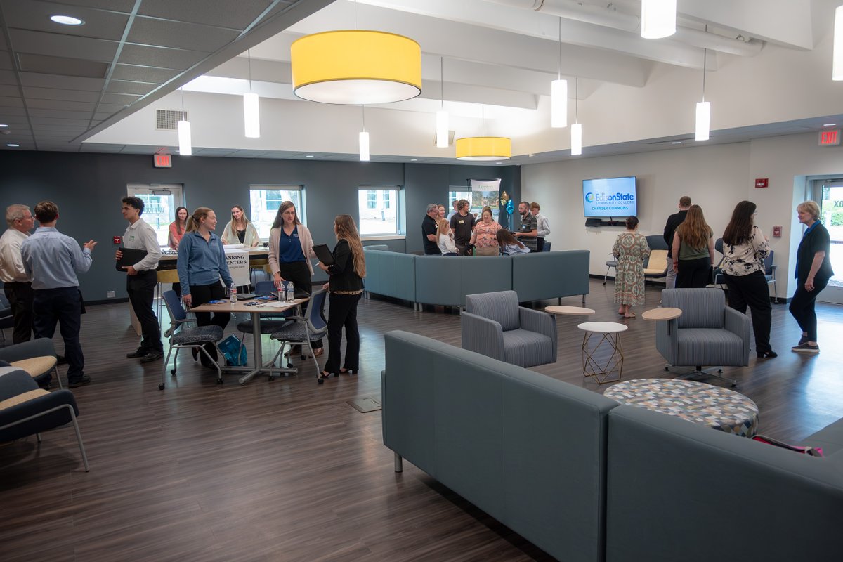 EdisonOhio's tweet photo. Area employers recently joined our second-year accounting students for an hour-long job fair, with intentional conversation and networking. We’re proud of the connections made and grateful for the employers who invested their time in our students’ futures. https://t.co/KAqsAXqOB3