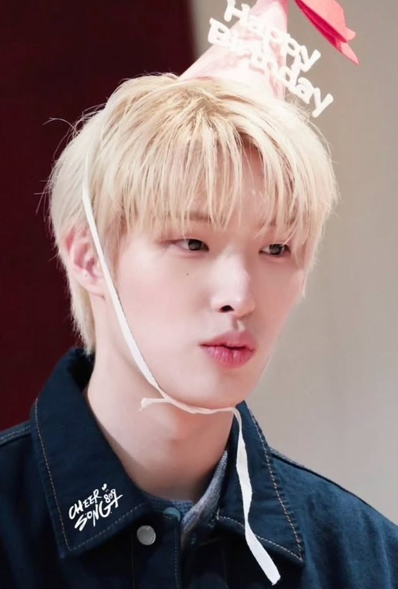 yungisholic's tweet photo. pretty boy ⋆ ˚｡⋆ ♡ ˚ https://t.co/oN1rg5UKb8