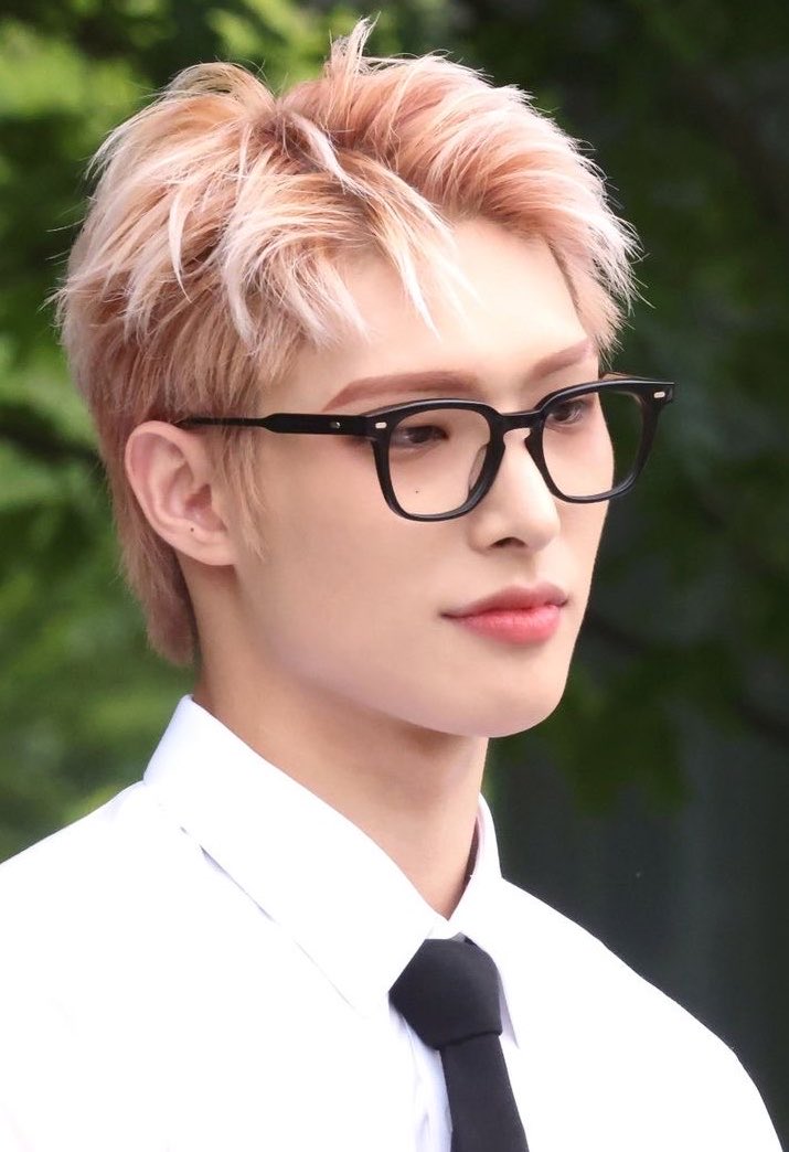 yungisholic's tweet photo. pretty boy ⋆ ˚｡⋆ ♡ ˚ https://t.co/oN1rg5UKb8