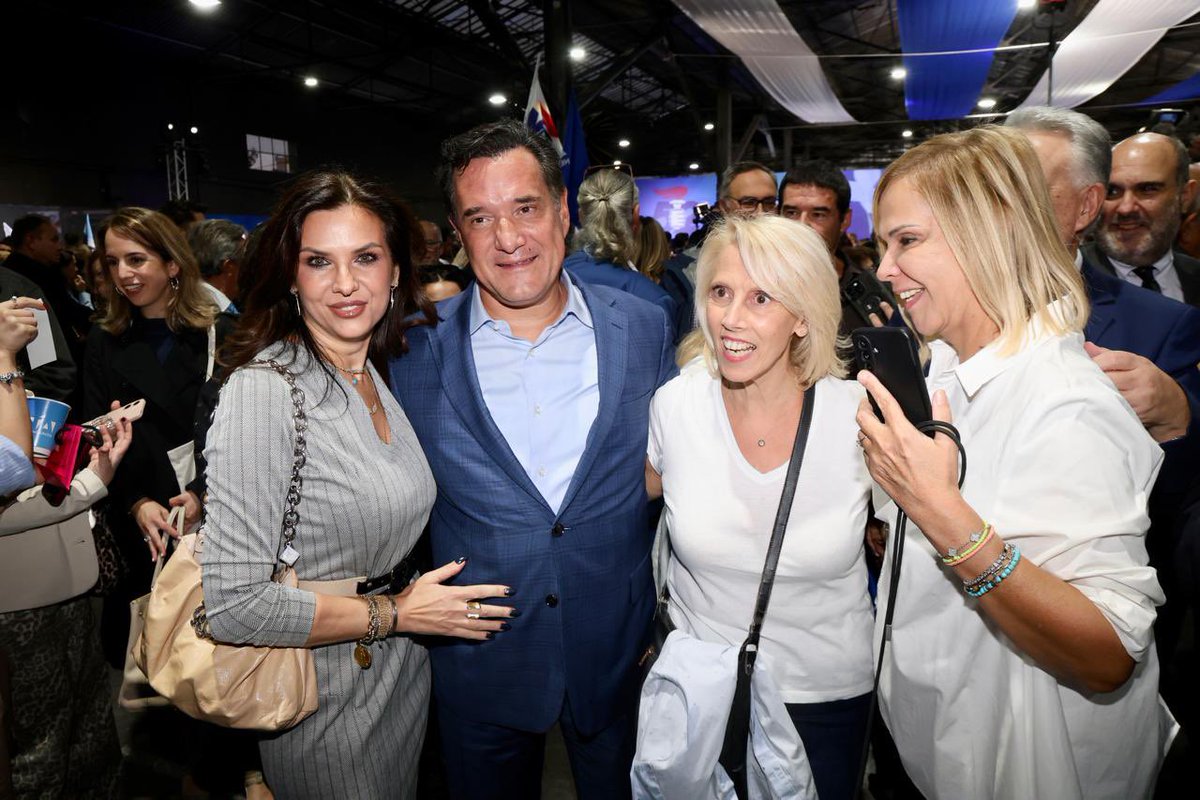 AdonisGeorgiadi's tweet photo. Οσοι γράφουν ότι δεν πετύχαμε τον σκοπό μας σήμερα στα 52α γενέθλια της Νέας Δημοκρατίας μας, ας δουν αυτές τις φωτό και ας το ξανασκεφτούν. Ηταν φανταστικά, ο κόσμος γέμισε έναν τεράστιο χώρο ασφυκτικά και η αγάπη που εισπράξαμε από αυτόν δεν έχει προηγούμενο. Η Παράταξη παραμένει Μία, Ενωμένη και Ισχυρή! Χαίρομαι δε που στα βίντεο έπαιζαν όλοι οι Πρόεδροι μας, διότι εμείς την ιστορία μας ούτε την διαγράφουμε ούτε την απαξιώνουμε και τα τρέχοντα δεν ακυρώνουν τα προηγούμενα. Πάμε για την την τρίτη αυτοδύναμη εκλογική μας νίκη. Χρόνια μας Πολλά

https://t.co/cwb7X22UWv