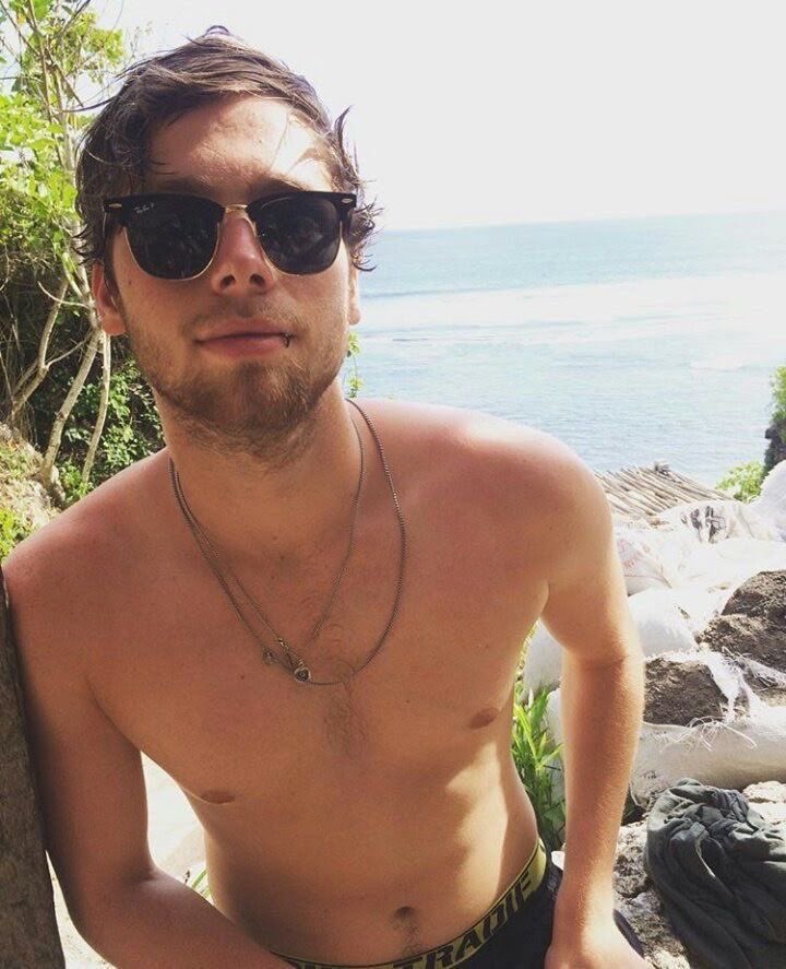 lrhitties tweet picture
