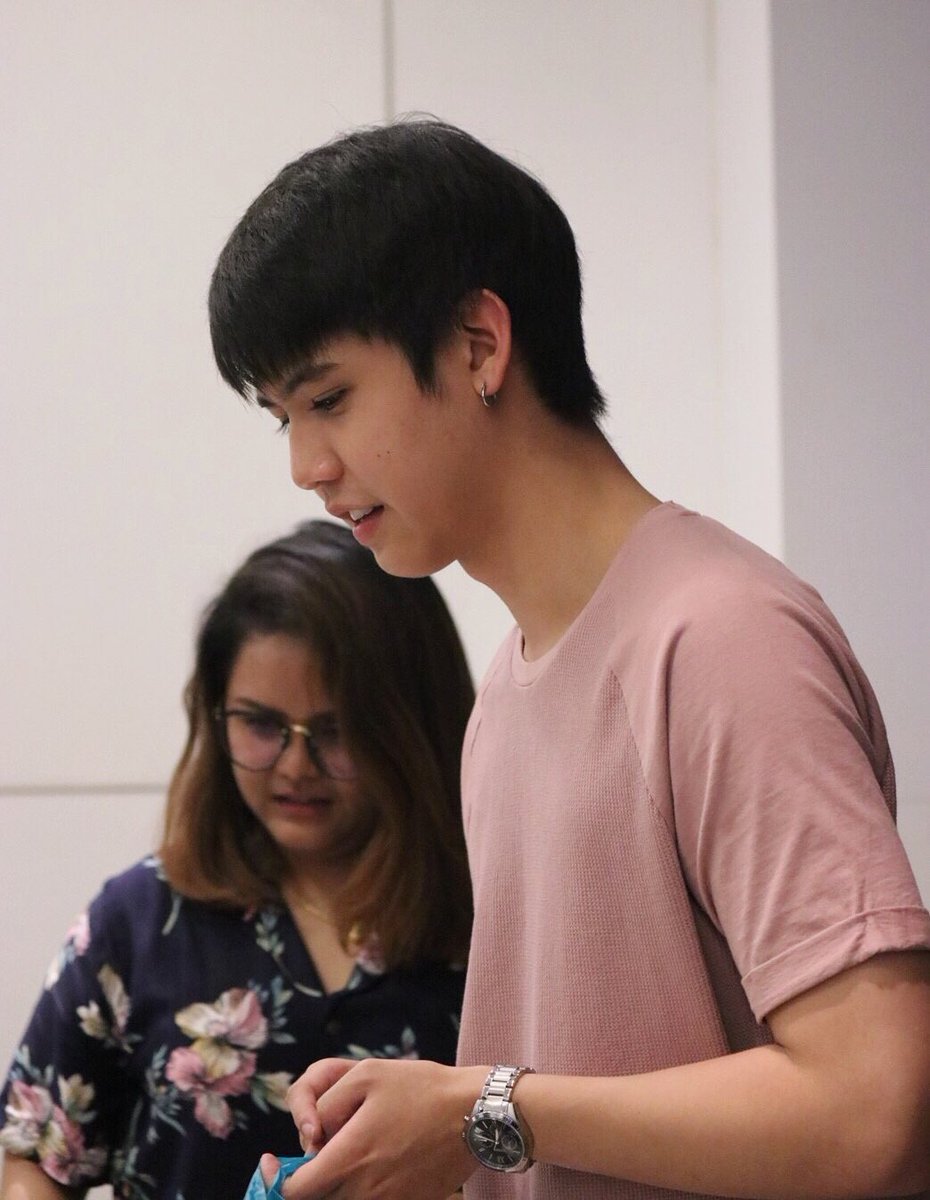 Wa_wazz's tweet photo. เข้าสู่ปีที่ 12 อย่างแข็งแกร่ง 💪🏻  ต่างคนต่างเติบโต 

หนีไปด้อมอื่น เจอกันปีละ 2 ครั้ง แต่หลังบ้านยังมีชั้นเสมอ ไม่เคยหายไปไหน เมื่อก่อนยืนไหล่ชนกัน ไปตอนนี้น่าจะได้ยืนส่งยิ้มอยู่ท้ายฮอล์ล 😊  แต่ดีใจมากๆนะ ที่มีคนค้นพบเธอมากขึ้น 🥹  

รักนะเว้ยยย 🤎 https://t.co/HLvf0TZeAg