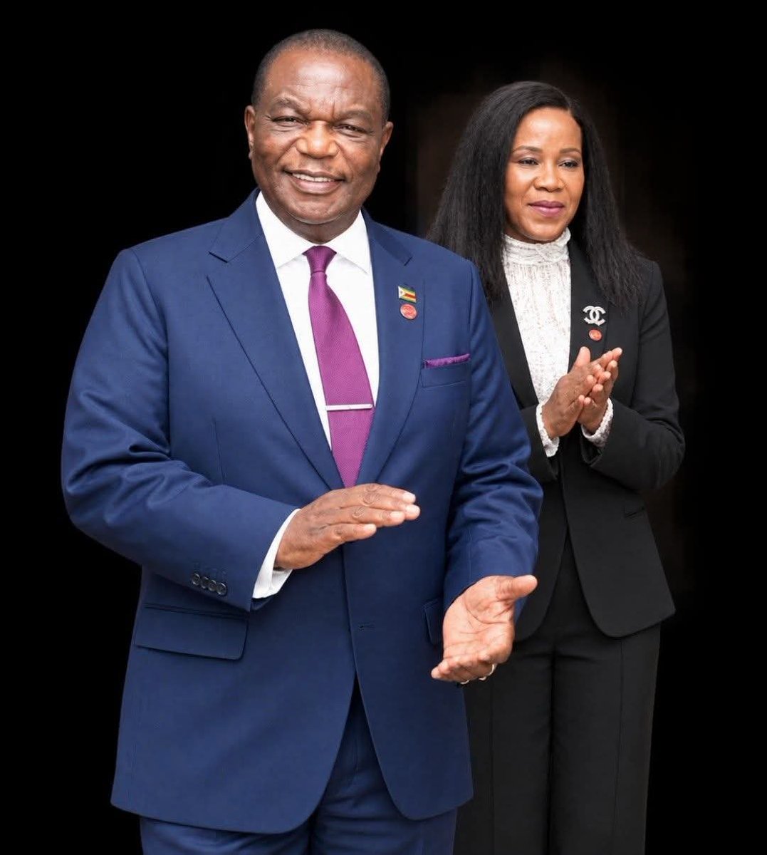 SandileMakeba's tweet photo. They have refused to honor a thief who robbed a nation of its future. Cde Chiwenga is a man Zimbabwe desperately needs. https://t.co/evDpj5UU6U
