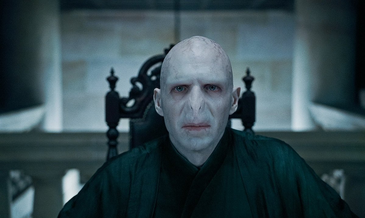 DodgerWing's tweet photo. "I can't kill him until it's the right time! I mean, he hasn't kissed Malfoy yet, that's very important!" https://t.co/5Z9BgRX5Ss