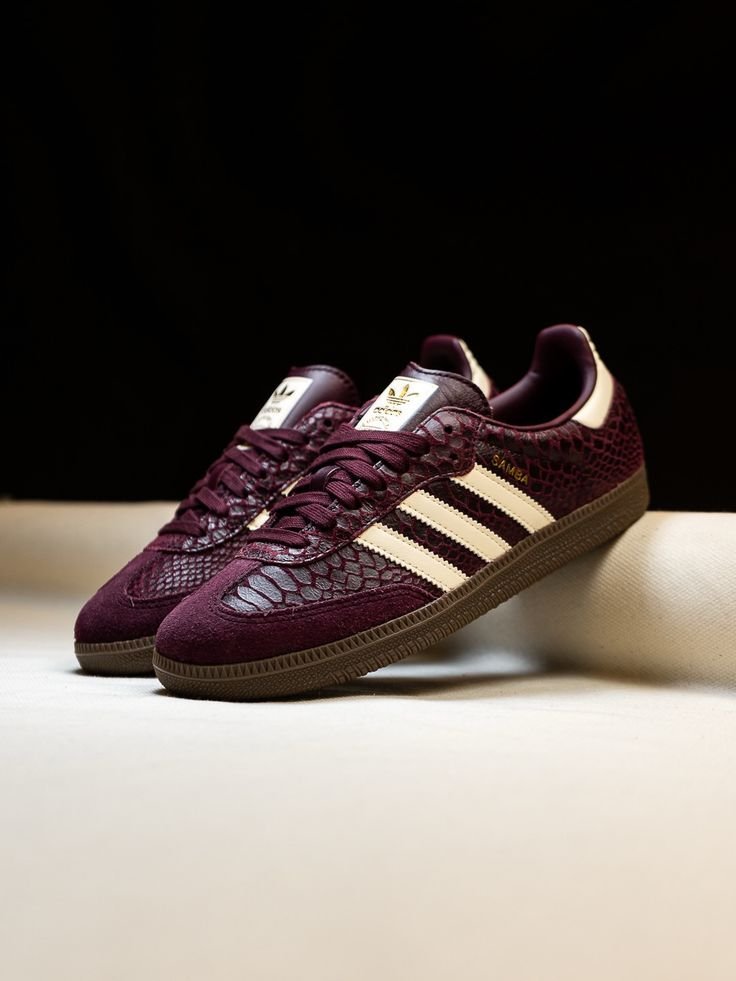 etginlik's tweet photo. Adidas'ın 8 bin TL'lik timsah detaylı Samba OG modeli: https://t.co/O1RMjO2GsJ