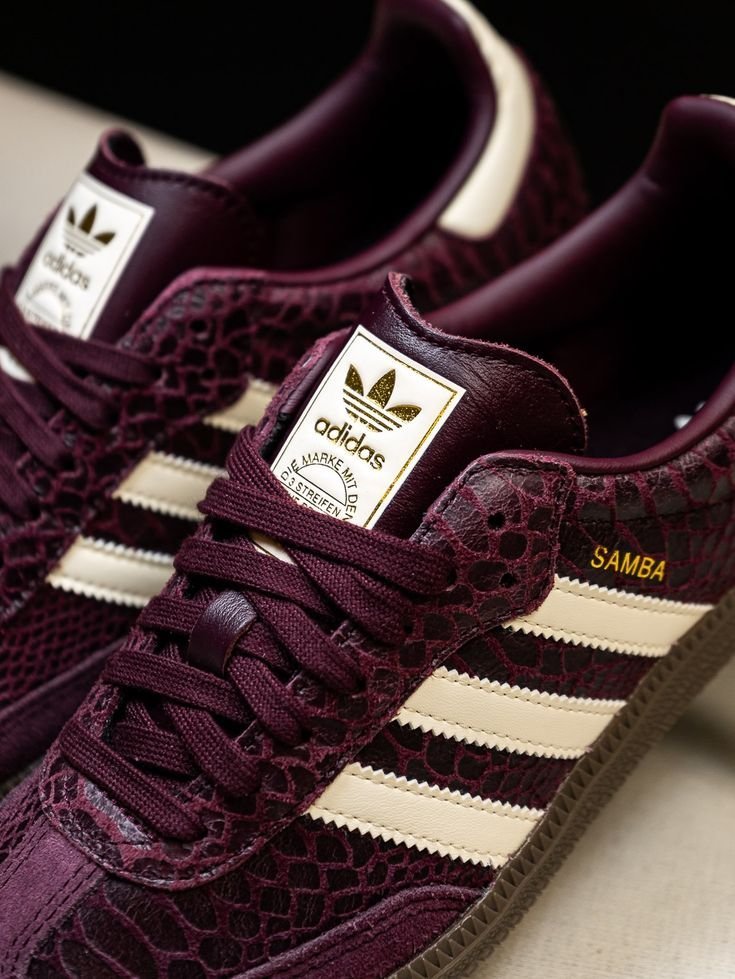 etginlik's tweet photo. Adidas'ın 8 bin TL'lik timsah detaylı Samba OG modeli: https://t.co/O1RMjO2GsJ