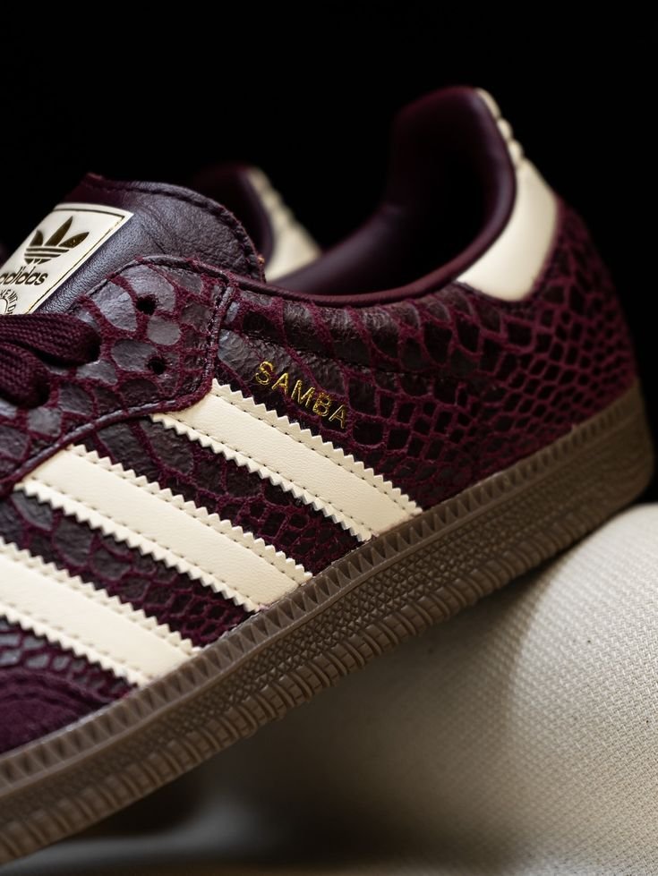 etginlik's tweet photo. Adidas'ın 8 bin TL'lik timsah detaylı Samba OG modeli: https://t.co/O1RMjO2GsJ