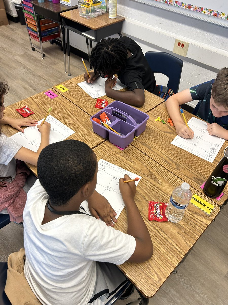amanda_spear4's tweet photo. Division is my FAVORITE unit to teach!! Today we started with a Skittles activity and dividing with arrays. Can’t wait for all our lightbulb moments💡
#RISDDreamBig @RISDmath https://t.co/XdQfd5xeuR