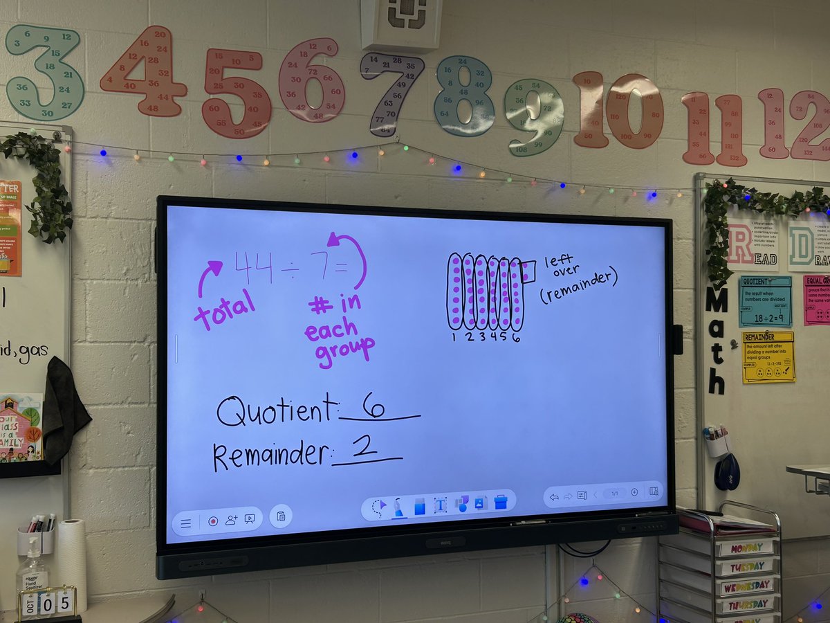 amanda_spear4's tweet photo. Division is my FAVORITE unit to teach!! Today we started with a Skittles activity and dividing with arrays. Can’t wait for all our lightbulb moments💡
#RISDDreamBig @RISDmath https://t.co/XdQfd5xeuR