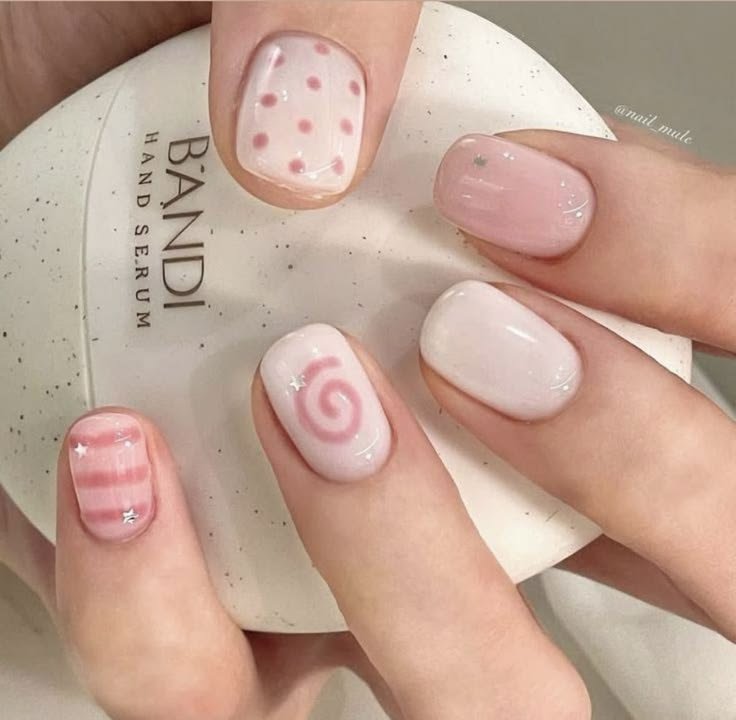 HEARTRlS's tweet photo. how pinterest sees you  ˗ˋˏ ♡ ˎˊ˗  !!! 
• character   
• plushie  
• nails  
• quote

cute! https://t.co/dPwA3lsXN2