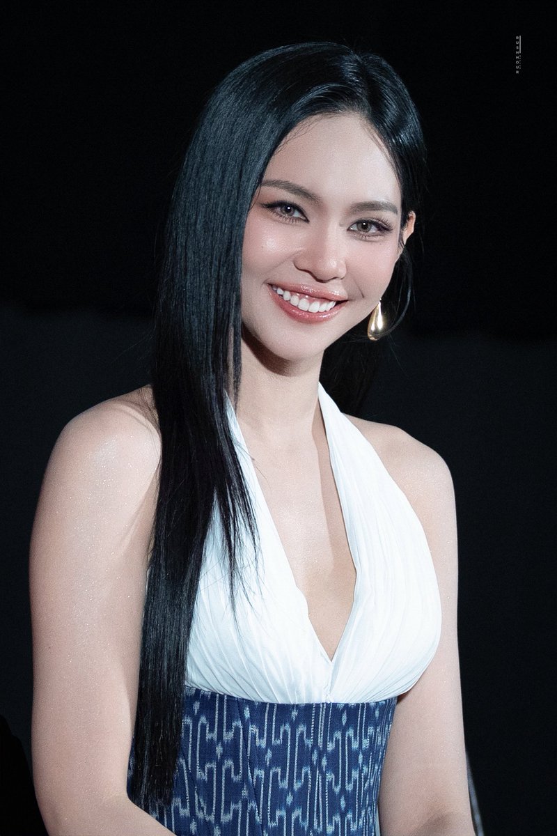 rushhour39's tweet photo. คืนนี้หลับใหลอย่างเป็นสุขเถิดหนา 😖

KHOM KHLANG SPECIAL EP5
#ข่มขลังตอนที่5
#bintsireethorn https://t.co/xCURDFfzAk