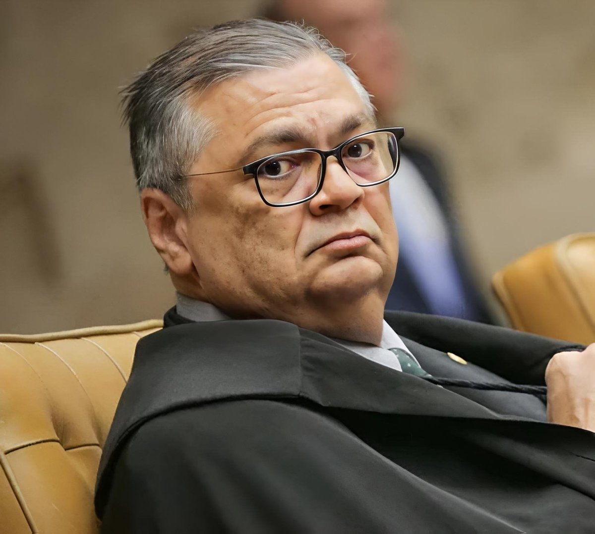 MichelcSales's tweet photo. "CONSIDERE-SE AVISADO:

Se não andar DENTRO DA LEI e ficar PIANINHO, sem se METER NO MEIO DA POLÍTICA, vai perder a MAMATA junto com o CARECA.

É SÉRIO! https://t.co/0Xl1KllAAt