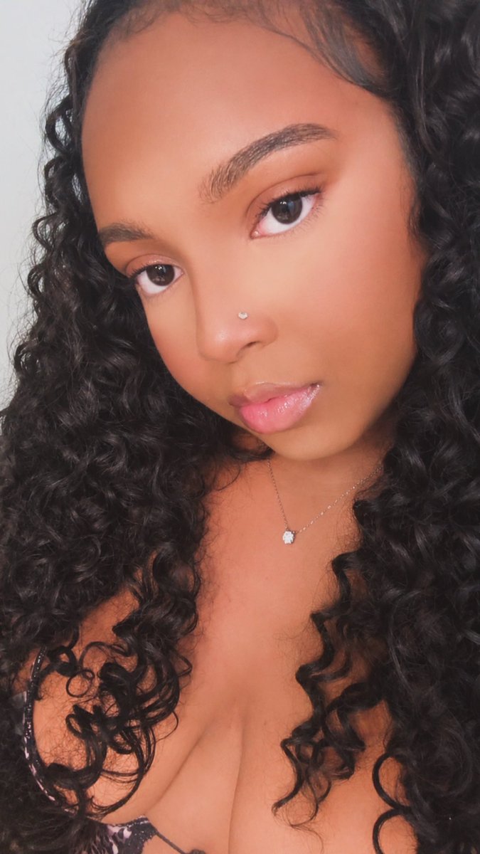 Prettynrl's tweet photo. 💋 https://t.co/mSOYteOdyz