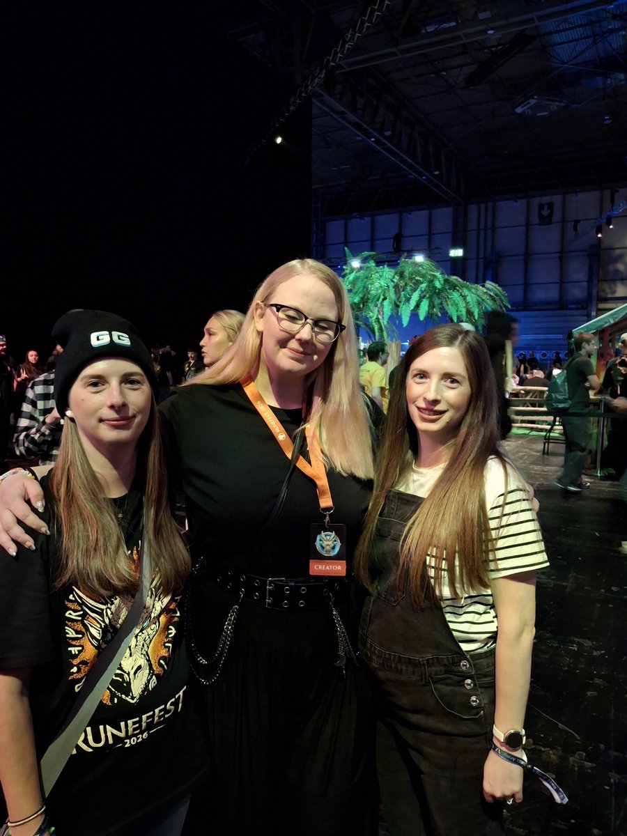 MissRichTeaa's tweet photo. RuneFest spam #4 😊 @Coxie_rs @allyanarie @Messiah_OSRS https://t.co/O79dtdk0yG