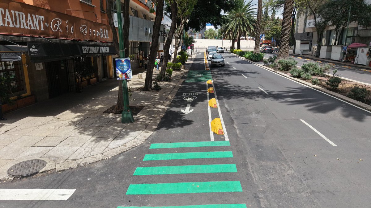 AlessandraRdlv's tweet photo. Seguimos recuperando las calles para todas y todos. Entregamos la rehabilitación de la ciclovía de Ignacio Ramírez, en la colonia Tabacalera.

Calles más seguras, mejor movilidad y espacio público digno.

Así se ve cuando encontramos el CÓMO SÍ. ❤️‍🔥 #RenaceCuauhtémoc https://t.co/vLWx5zilzV