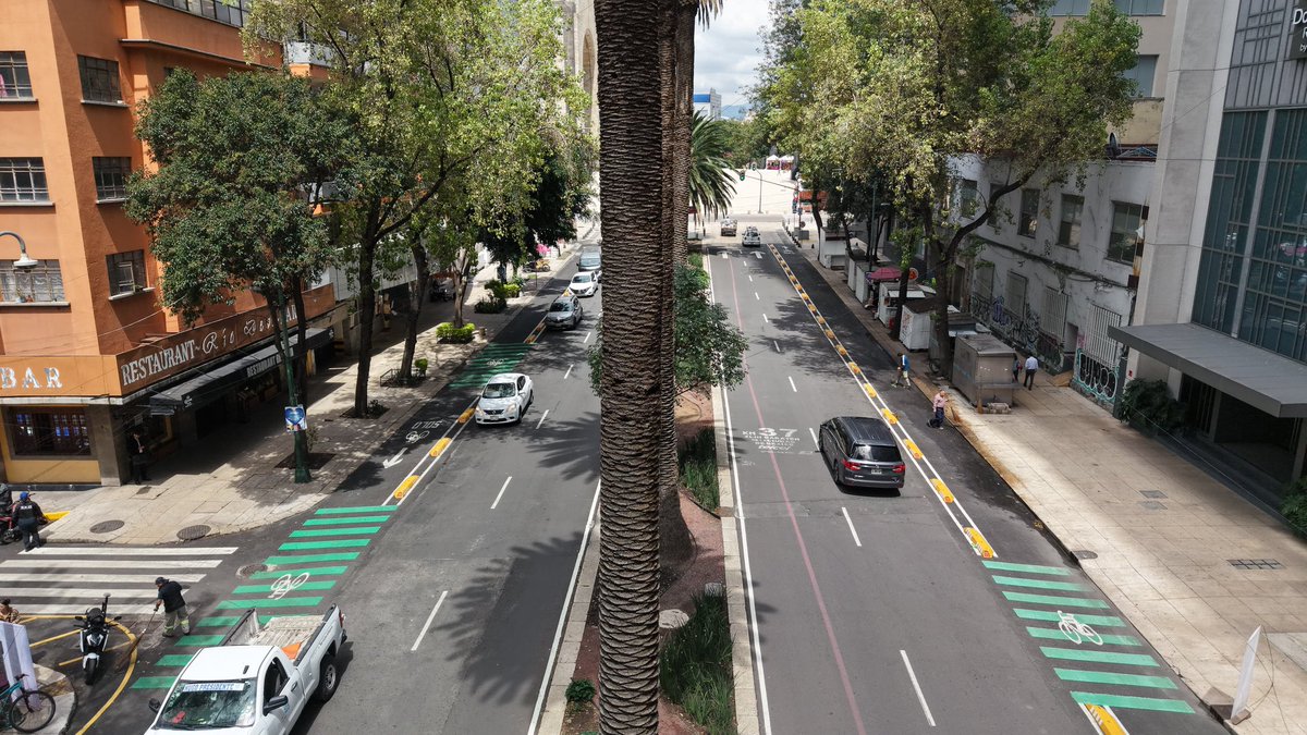 AlessandraRdlv's tweet photo. Seguimos recuperando las calles para todas y todos. Entregamos la rehabilitación de la ciclovía de Ignacio Ramírez, en la colonia Tabacalera.

Calles más seguras, mejor movilidad y espacio público digno.

Así se ve cuando encontramos el CÓMO SÍ. ❤️‍🔥 #RenaceCuauhtémoc https://t.co/vLWx5zilzV