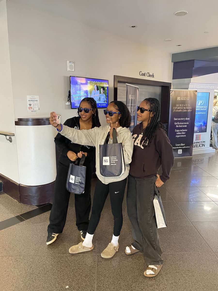 SDState's tweet photo. SDSU Day at the Washington Pavilion was one for the books! 🐰

NASA rovers, student projects, hands-on discovery, free ice cream, and plenty of Jackrabbits pride took over downtown Sioux Falls. 🟡🔵

#SDState https://t.co/oW6rl9T7MO