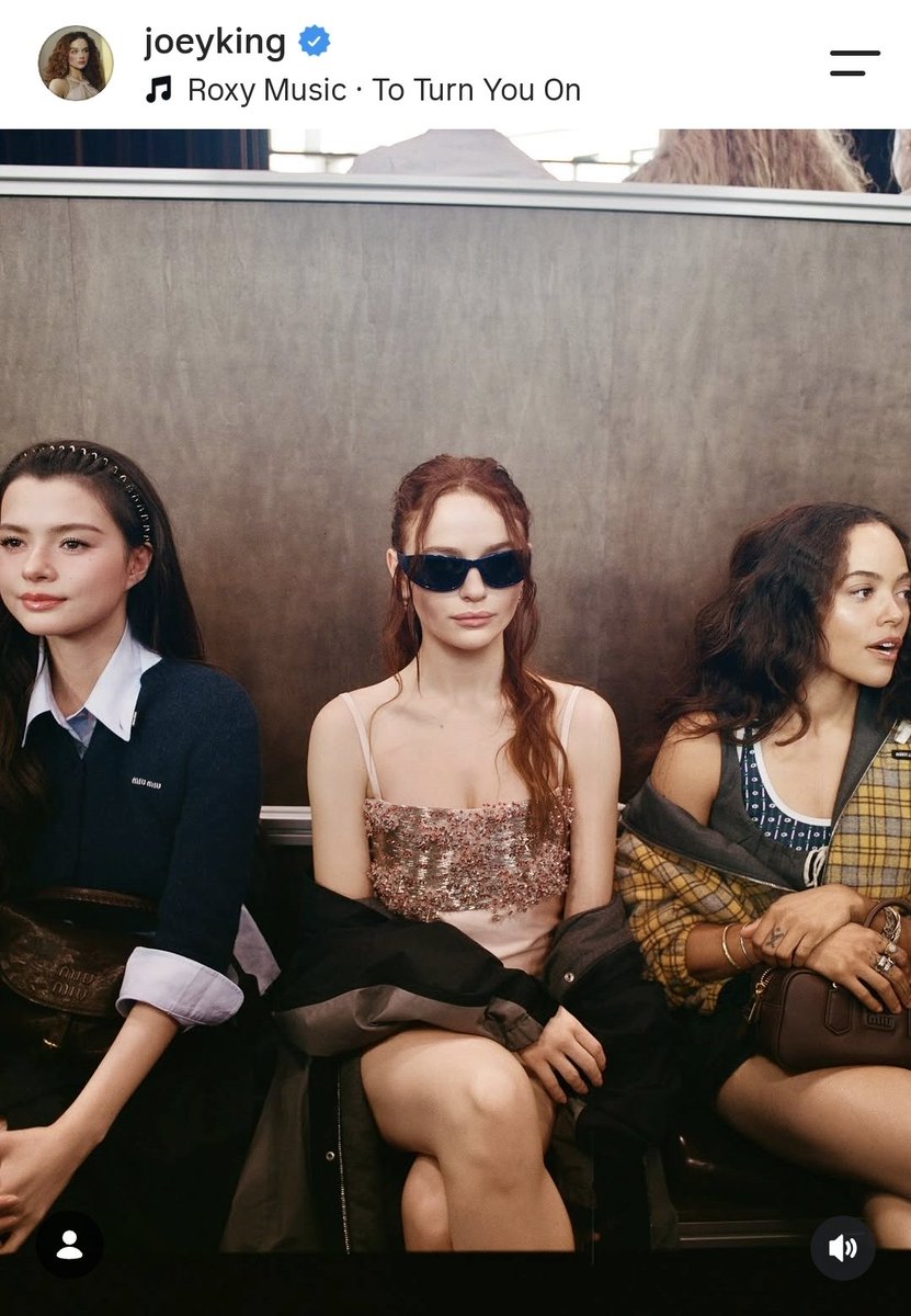 honeyapple100's tweet photo. Becky just popped up on Joey King’s Instagram!!!!! 👀🩷

#MiuMiuSS27xBecky 
#MiuMiuPFWxBecky
#beckysangels #BeckyArmstrong https://t.co/Zm1ysE8RRW