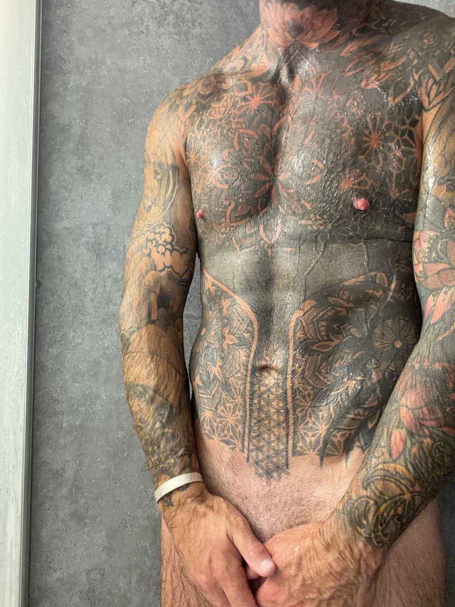 MrTatts001's tweet photo. Evening shower done… who’s bringing me a towel? 🚿😏

Follow me FREE on Fansly—link in bio 🖤

#TattooedMen #Shower #BritishMen #Shirtless #InkedMen #DILF #MrTatts https://t.co/YEnKQJx5Hx