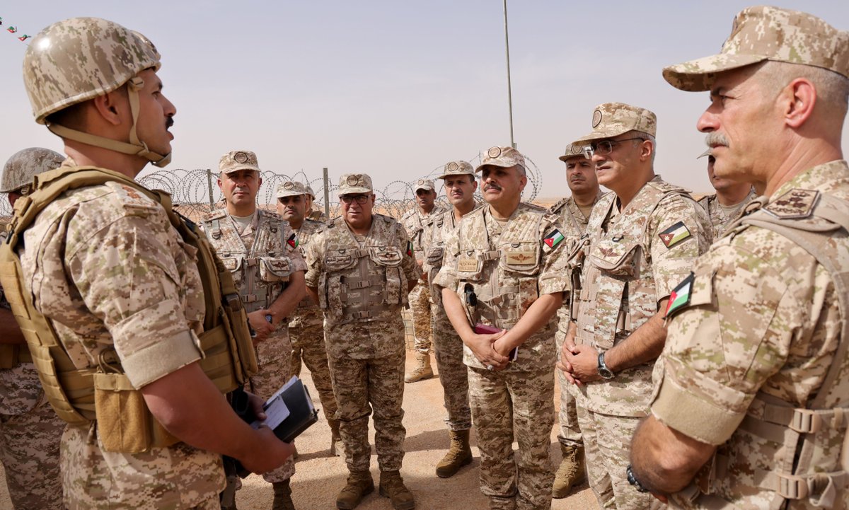 RoyaNewsjo's tweet photo. الحراسيس يتفقد جاهزية حرس الحدود في المنطقة العسكرية الشرقية - صور
https://t.co/58fx3gcv23
#ARMEDFORCESJO #الحراسيس #رؤيا_نيوز #RoyaNewsjo https://t.co/RIEtqcshrY