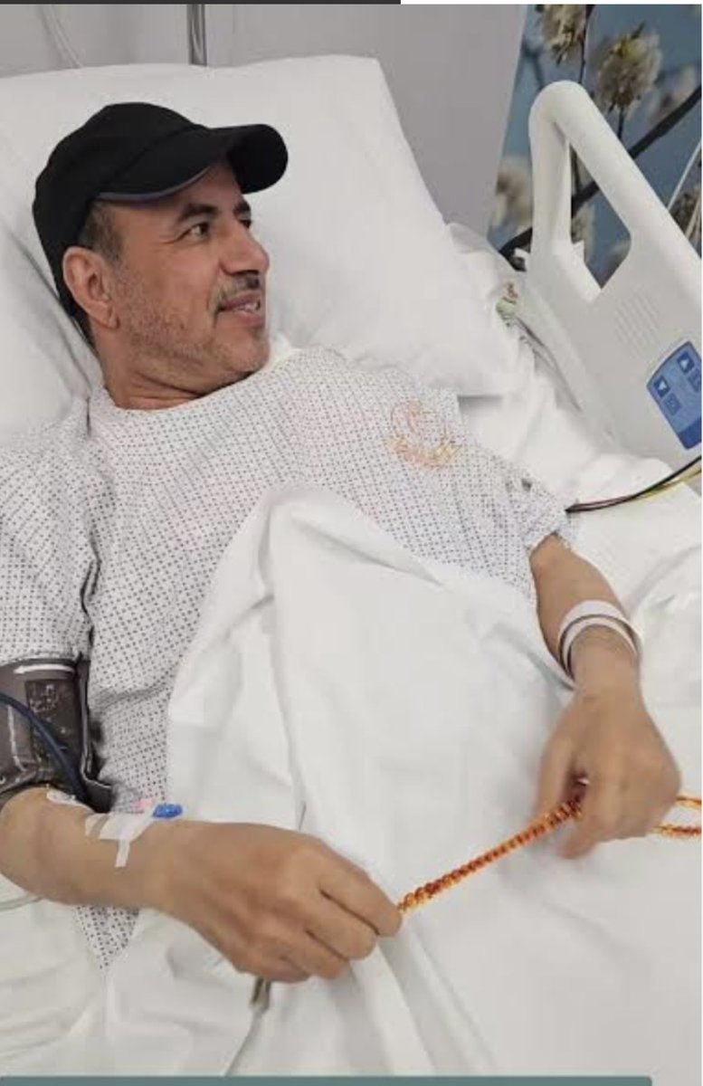 Abduallh88's tweet photo. ببالغ الحزن والأسى وبقلوب مؤمنة بقضاء الله وقدره، تلقينا نبأ وفاة المغفور له بإذن الله الأخ والزميل العميد الطيار / 
عون بن علي بن عبدالله ال شليل القرني 

والذي وافته المنيه اليوم الاثنين في مدينة جده بعد صراع ومعاناة مع المرض 

نسأل الله العلي القدير أن يتغمده بواسع رحمته، ويسكنه فسيح جناته، وأن يجعل قبره روضة من رياض الجنة.ويجعل ما أصبه من مرض وتعب رفعة له في الدرجات ومغفرة له من الزلات 

داعياً المولى عز وجل بأن يرزق افراد عائلته وأهله الكرام وجماعته الأفاضل
جميل الصبر والسلوان 

كما لا يفوتني بأن اتقدم لكل الزملاء الأفاضل من ضباط طيارين وفنين وضباط صف وكل من عرف هذا الرجل الفاضل بالعزاء والمواساة في هذا المصاب الجلل 
انا لله وانا اليه راجعون
