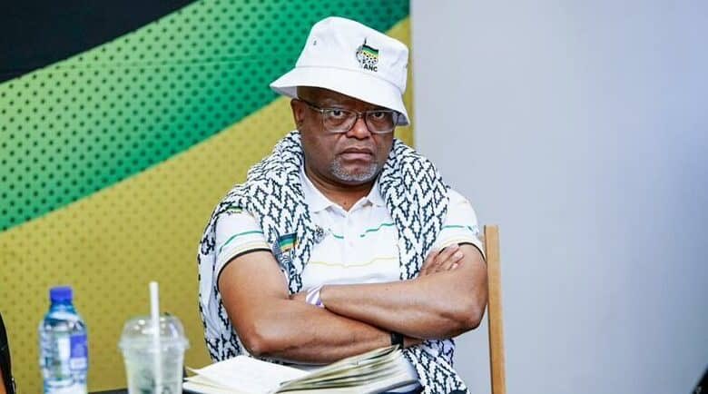 VusiSambo's tweet photo. Comrade Dada says the ANC-led Jozi Metro administration intends to steal at least R100 million between today & November 04 before being voted out by the weary electorate. He says the plan is to disguise the loot as emergency funds used for infrastructure repairs & maintenance— in order to hoodwink our nosy Auditor-General & her people.