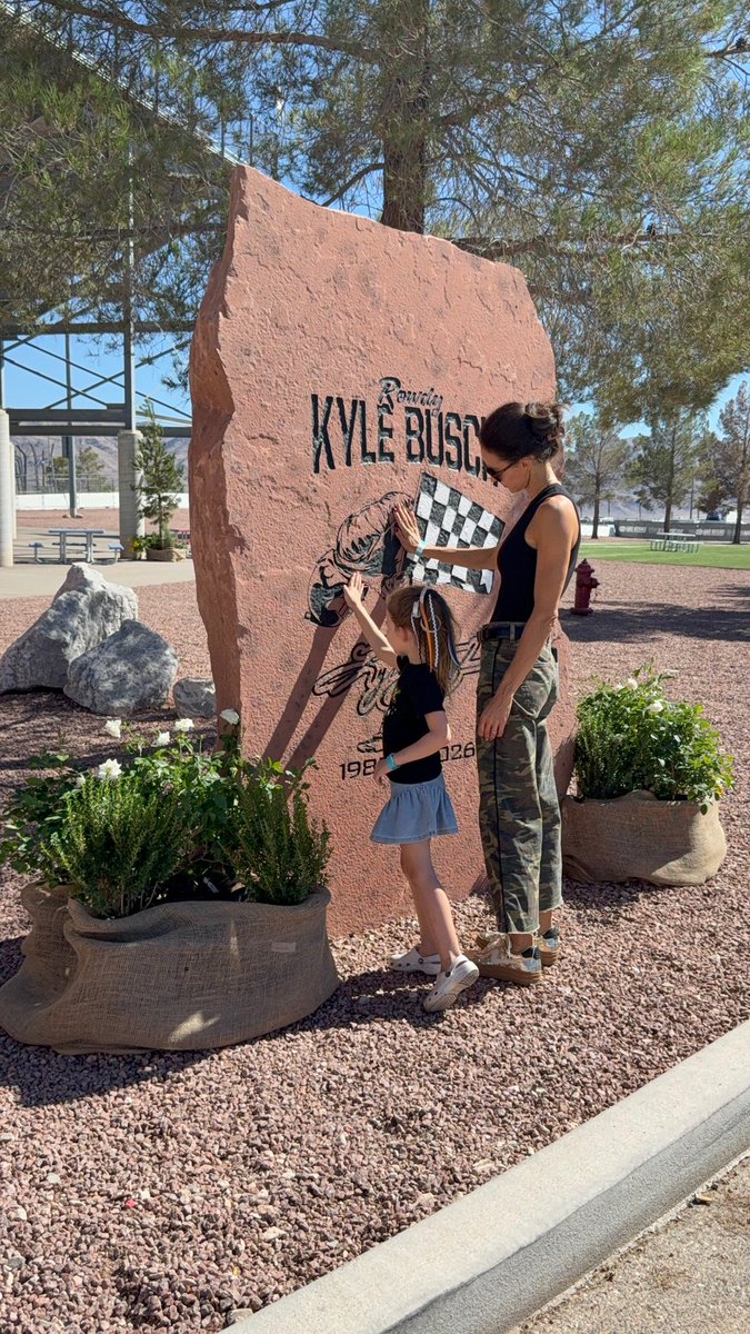 SamanthaBusch tweet picture